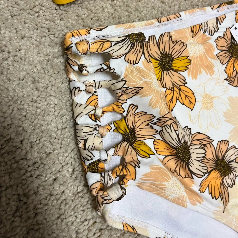 Two piece swim suit - Picture 3 of 3